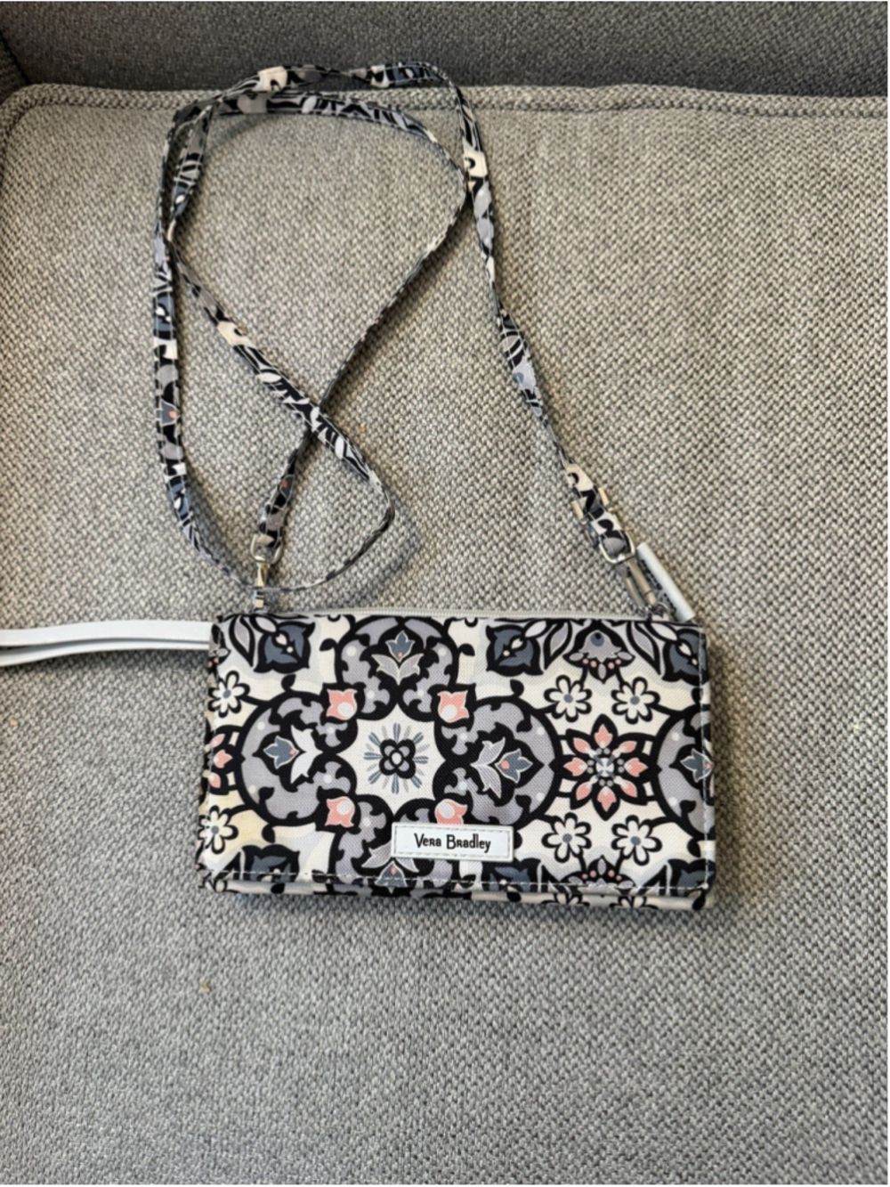 Vera Bradley Lisbon Medallion RFID wallet wristlet crossbody - Picture 1 of 6